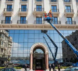 Vinçle dış cephe alüminyum kompozit panel temizliği hizmeti: Gün Temizlik
