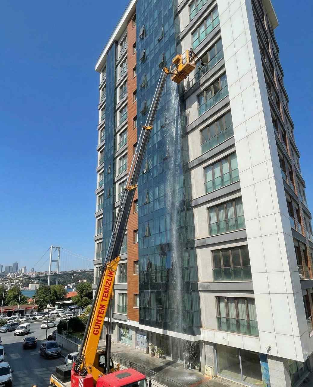 Sepetli vinç ile Kadıköy dış cephe temizliği hizmetleri: Gün Temizlik Şirketi