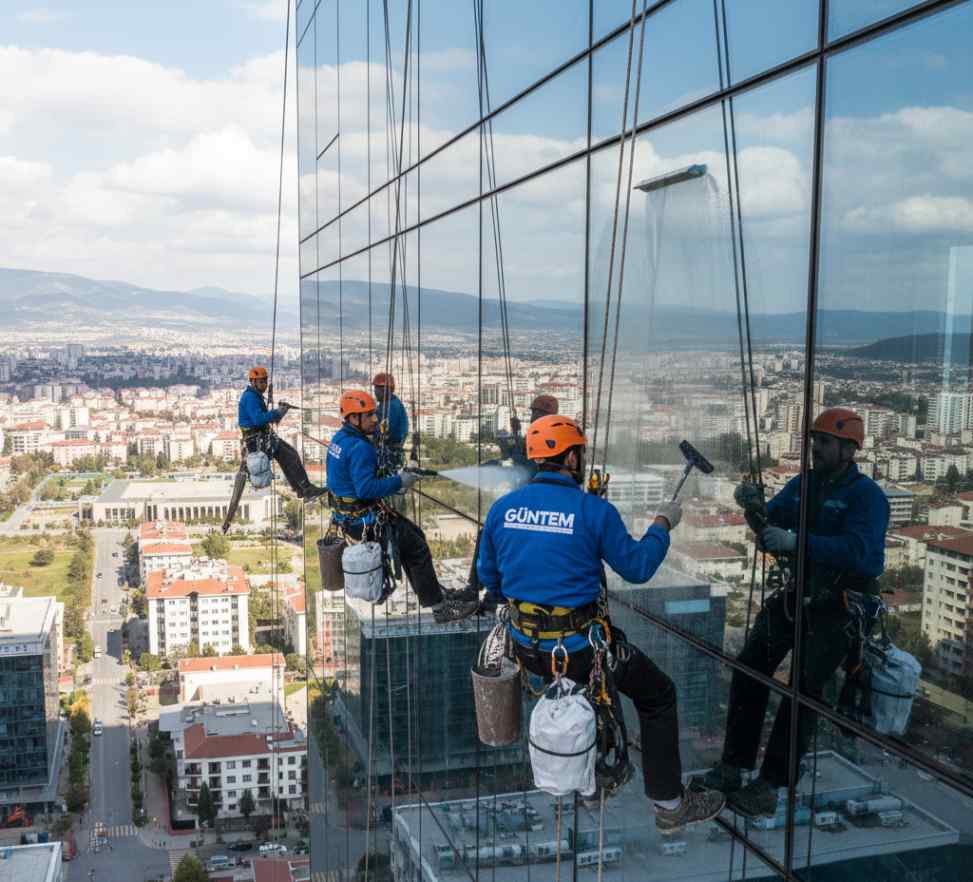 Endüstriyel dağcılık ile dış cephe temizliği