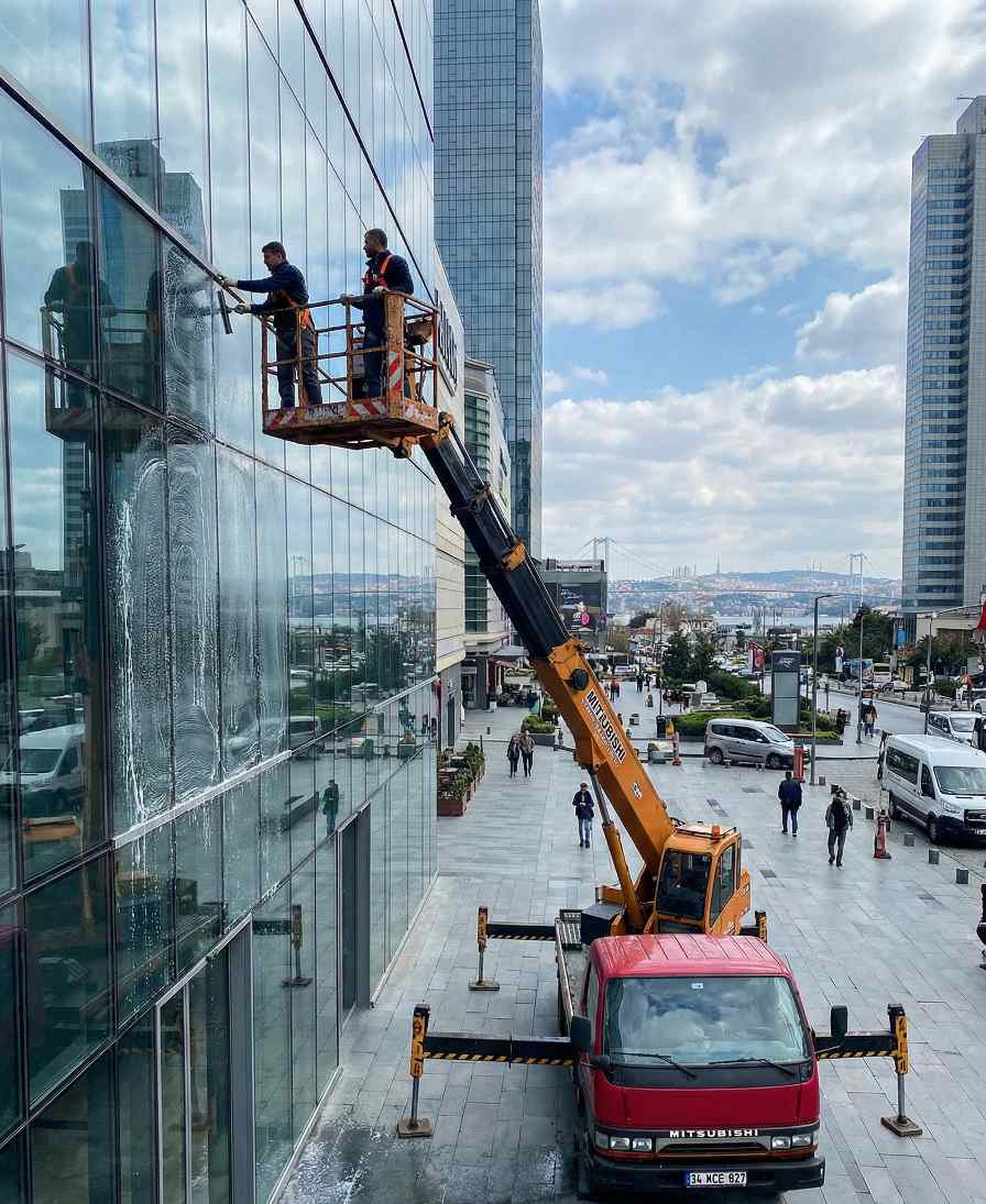 Sepetli vinçle Kartal dış cephe temizliği hizmetleri