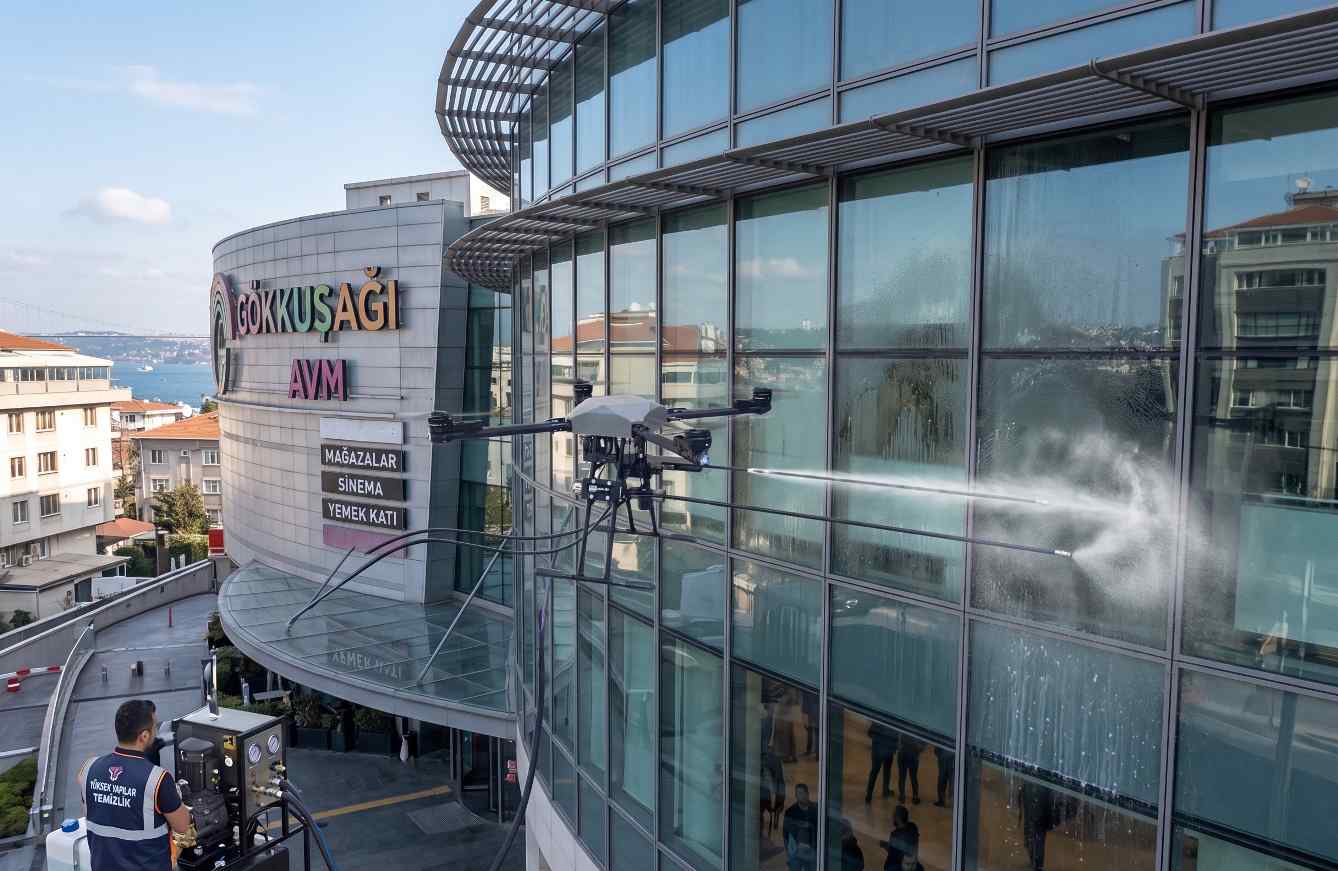 Drone ile cam cephe temizliği