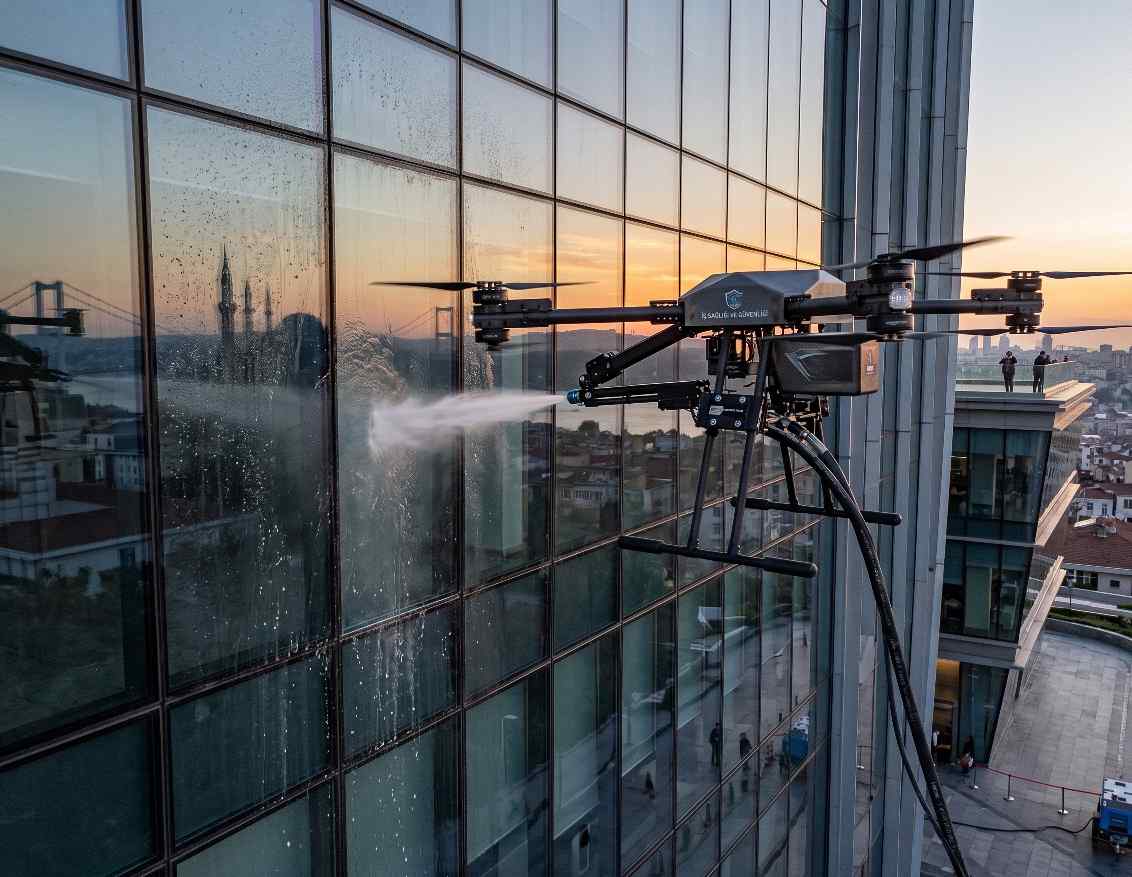 Drone ile Ümraniye kompozit panel temizliği