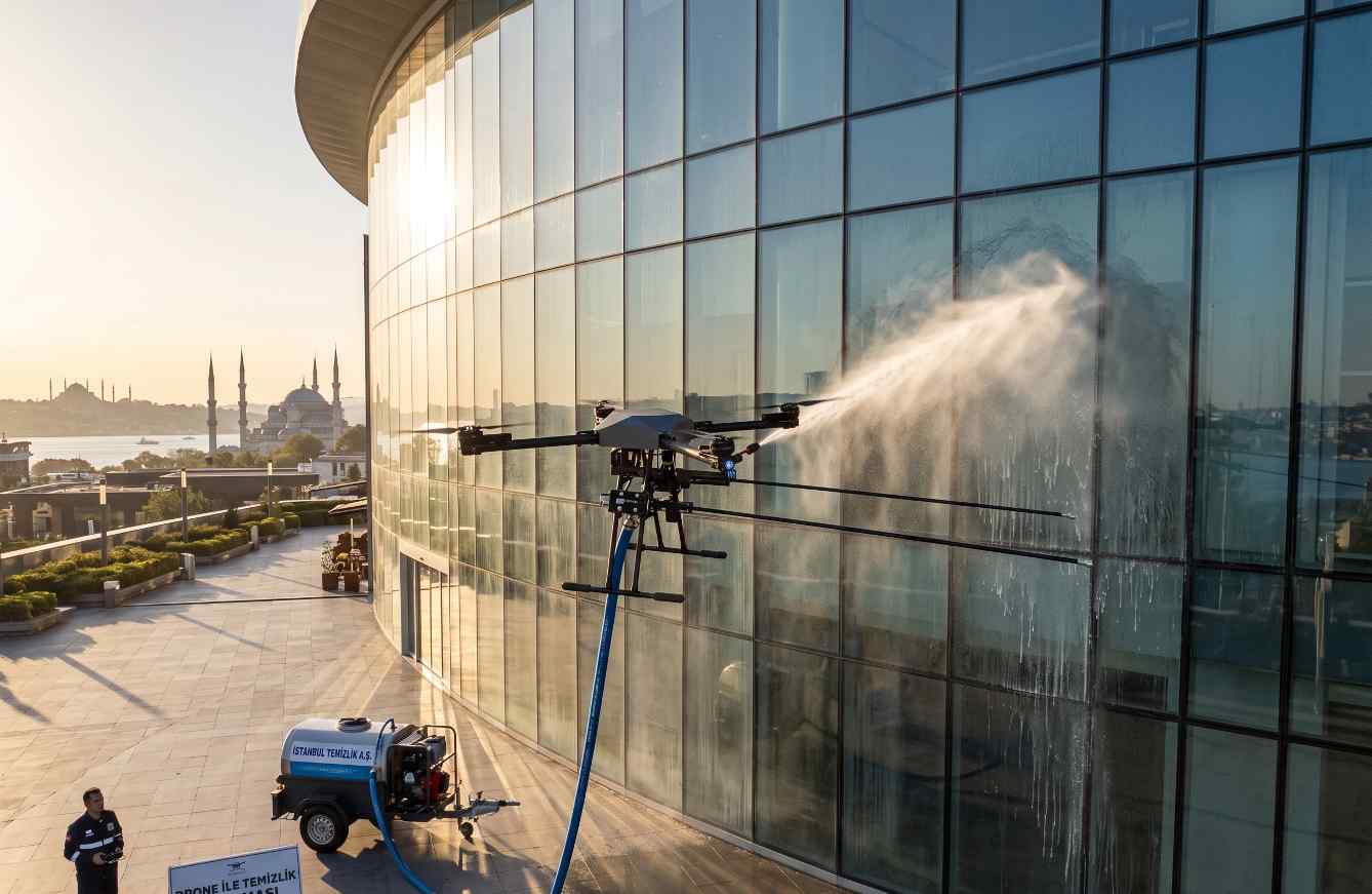Drone teknolojisi ile güvenli cephe temizlik uygulaması